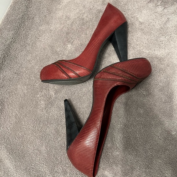 Steven by Steve Madden Multi-Zip Red Pumps, Size 8.5 - Picture 5 of 10